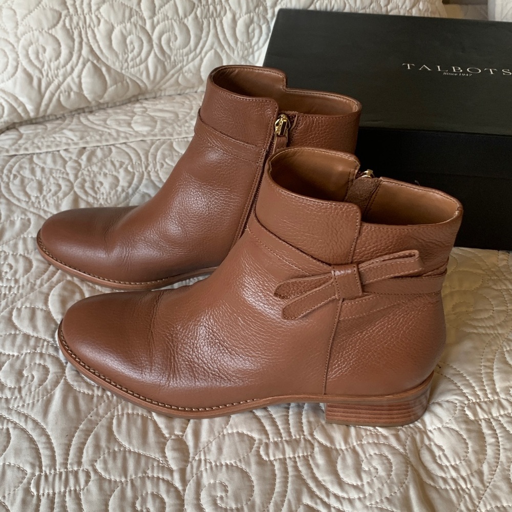 Talbots pebbled leather ankle booties size 8.5